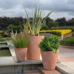 Hot Sale 😀 Commercial Crescent Garden Round Resin Madison Planter 😍